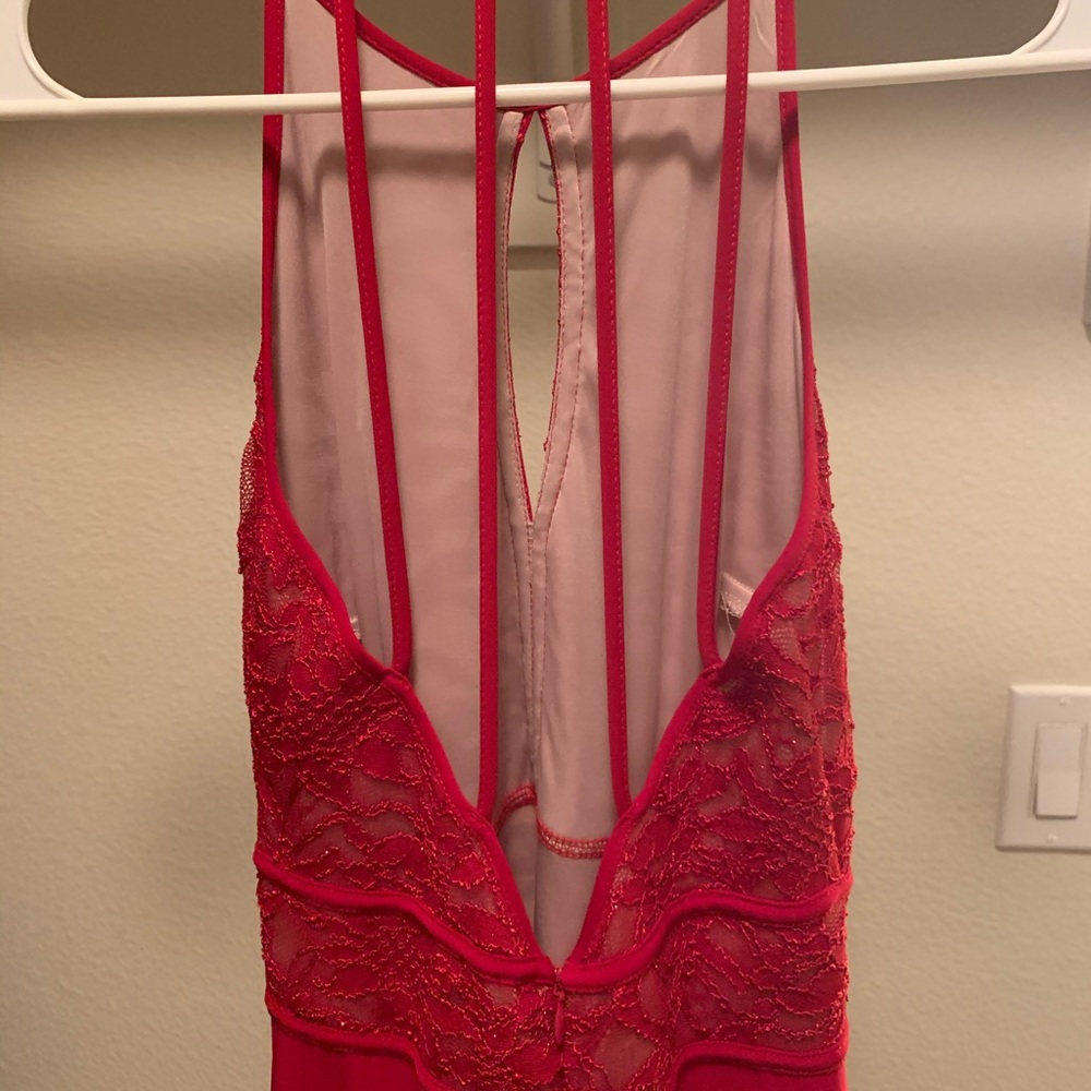 Red gown - Picture 3 of 4